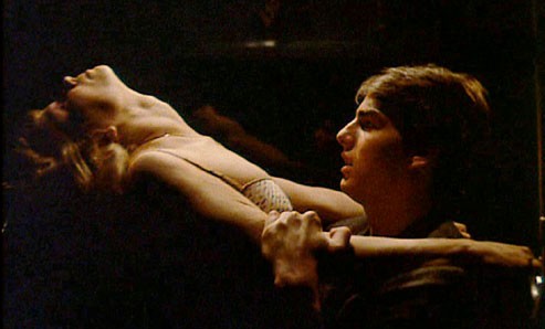 Tom Cruise và Rebecca De Mornay trong bộ phim "Risky Business" phát hành năm 1983, cảnh quay này được nhiều tạp chí bình chọn là cảnh diễn nghệ thuật và lãng mạn nhất.